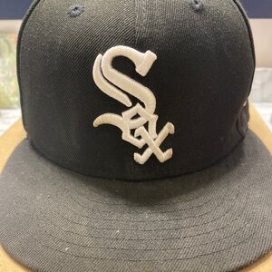 A MLB White Sox hat